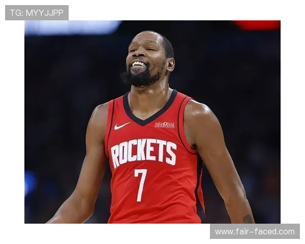 杜兰特盛赞芬尼史密斯球商出众清楚定位诠释团队篮球风格比赛价值 杜兰特盛赞芬尼史密斯球商出众清楚定位诠释团队篮球风格比赛价值